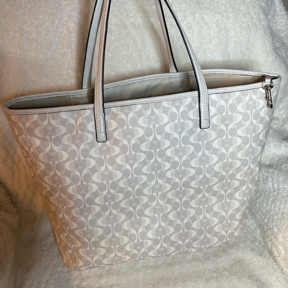 Coach City Tote in white and gray signature coated canvas with leather details - Picture 4 of 13